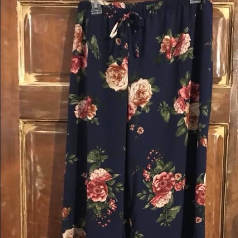 Women’s Pants
Arabella
Navy/Floral